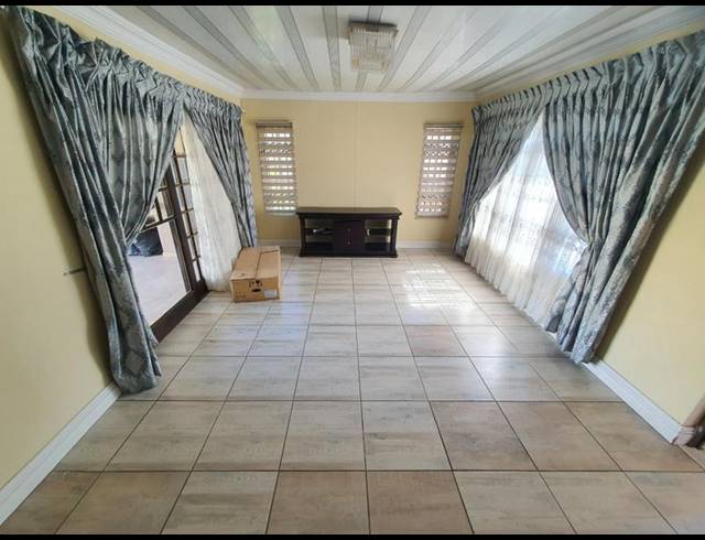 3 BEDROOM HOUSE FOR SALE IN THERESAPARK